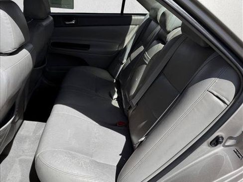 Used 2005 Toyota Camry LE FWD image 16
