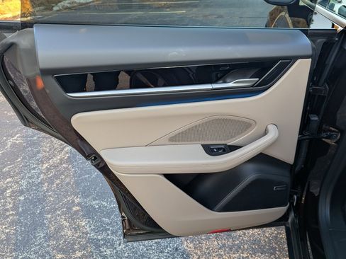 Used 2025 Porsche Macan Electric image 31