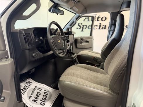 Used 2025 Chevrolet Express 3500 LT w/ LT Preferred Equipment Group RWD image 11