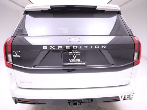 New 2026 Ford Expedition Active image 4