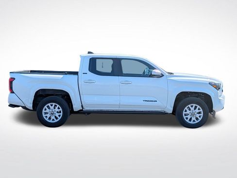 Used 2024 Toyota Tacoma SR5 AWD/4WD image 2
