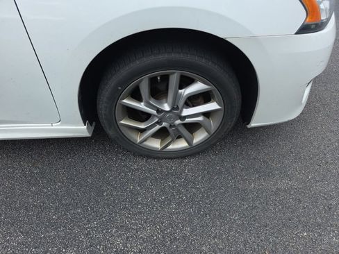 Used 2014 Nissan Sentra SR w/ SR Driver Package FWD image 10