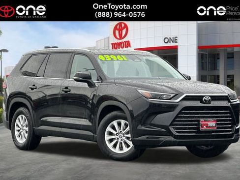 Used 2025 Toyota Grand Highlander AWD image 1