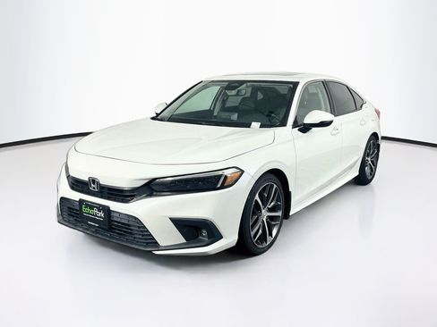 Used 2023 Honda Civic Touring image 3