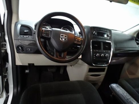 Used 2016 Dodge Grand Caravan American Value Package image 4