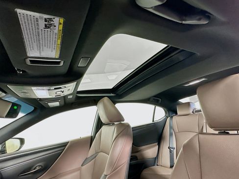 Used 2025 Lexus ES 350 w/ Premium Package image 24