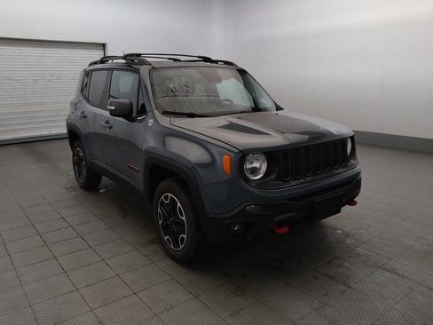 Used 2016 Jeep Renegade Trailhawk w/ Premium Trailhawk Package AWD/4WD image 13