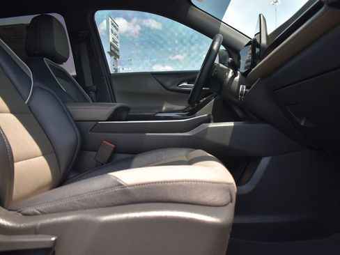 Certified 2025 Chevrolet Equinox LT w/ Convenience Package II image 11