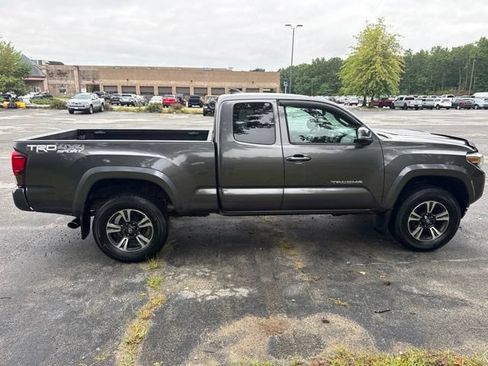Used 2018 Toyota Tacoma TRD Sport AWD/4WD image 8