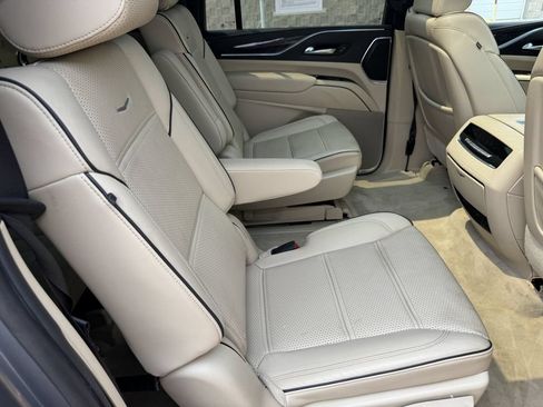 Used 2022 Cadillac Escalade ESV Premium Luxury AWD/4WD image 36