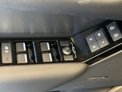 Used 2026 Land Rover Range Rover Velar S AWD/4WD image 13