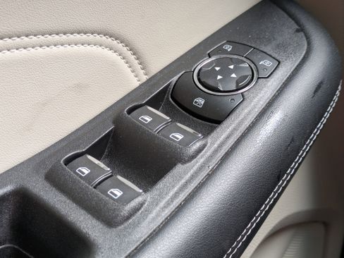 Used 2021 Ford Edge Titanium image 28