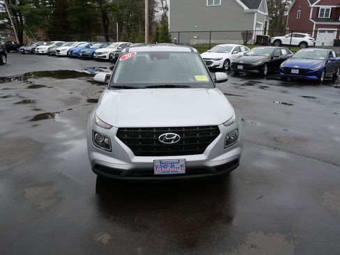 Used 2020 Hyundai Venue SE image 3