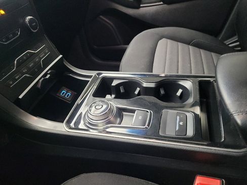 Used 2020 Ford Edge SE image 26