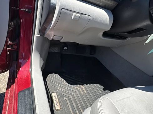 Used 2017 Toyota Camry XLE FWD image 12