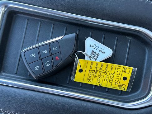 Used 2021 GMC Yukon XL Denali w/ Denali Premium Package image 31