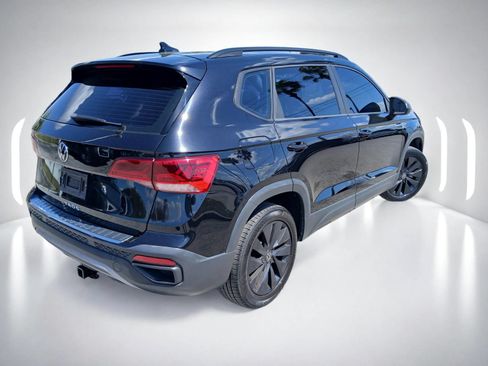 Used 2022 Volkswagen Taos S FWD image 4