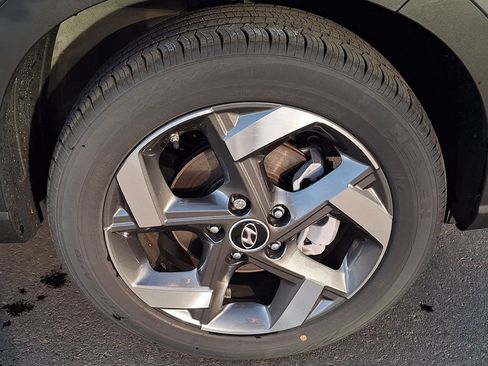 New 2024 Hyundai Venue Limited FWD image 31
