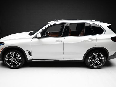 Used 2024 BMW X5 sDrive40i w/ Premium Package RWD image 16
