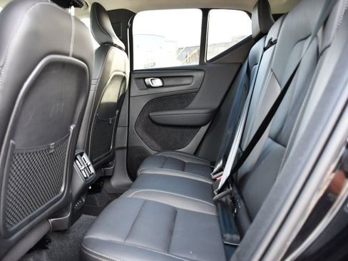 Certified 2025 Volvo XC40 B5 Core image 15