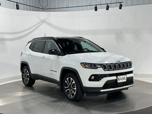 Used 2023 Jeep Compass Limited image 37