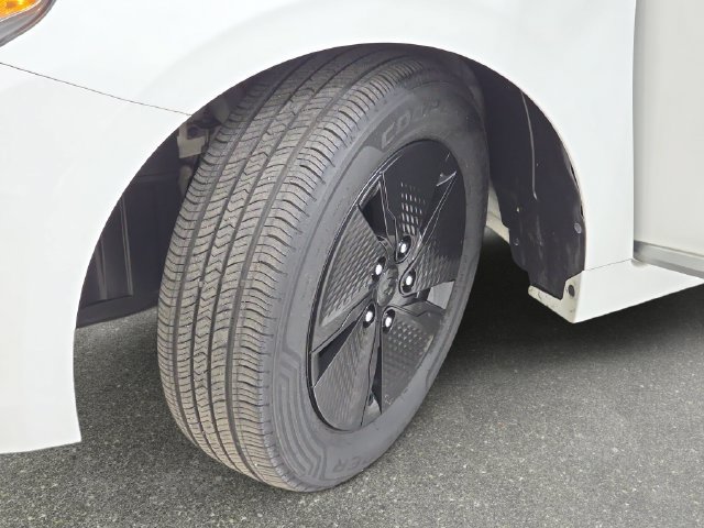 Used 2020 Hyundai Ioniq SE FWD image 31