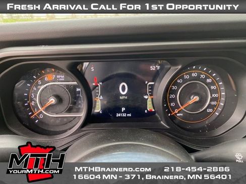 Used 2024 Jeep Wrangler Unlimited Sahara w/ Technology Group AWD/4WD image 12