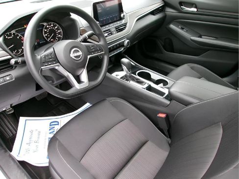 Used 2024 Nissan Altima 2.5 SV FWD image 11