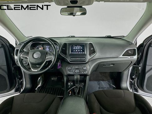 Used 2019 Jeep Cherokee Latitude w/ Cold Weather Group image 11