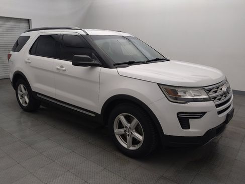 Used 2019 Ford Explorer XLT image 11