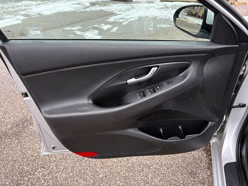 Used 2018 Hyundai Elantra GT image 11