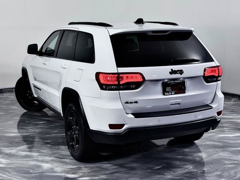 Used 2019 Jeep Grand Cherokee Laredo AWD/4WD image 12