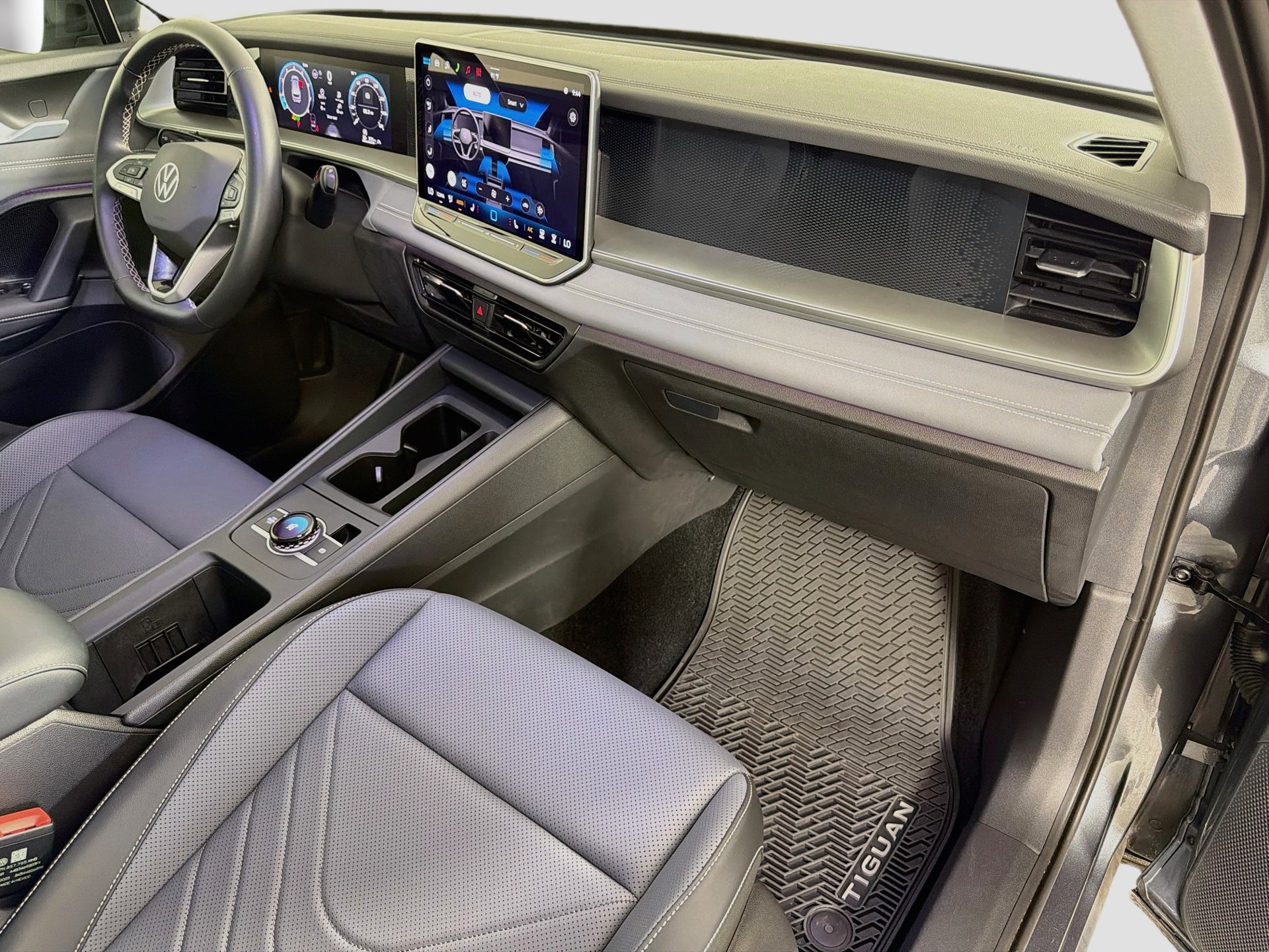 Certified 2026 Volkswagen Tiguan SE AWD/4WD image 29