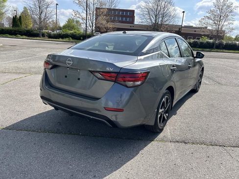 Used 2024 Nissan Sentra SV FWD image 7