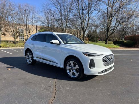 New 2025 Audi Q5 Premium Plus image 1