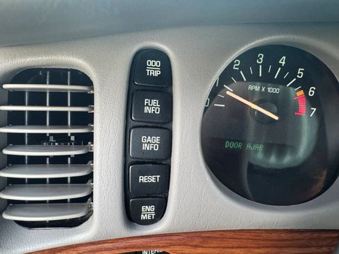 Used 2002 Buick Le Sabre Custom w/ Luxury Pkg FWD image 18