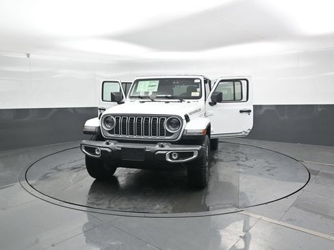 New 2026 Jeep Wrangler Unlimited Sahara w/ Rockslide Package AWD/4WD image 49