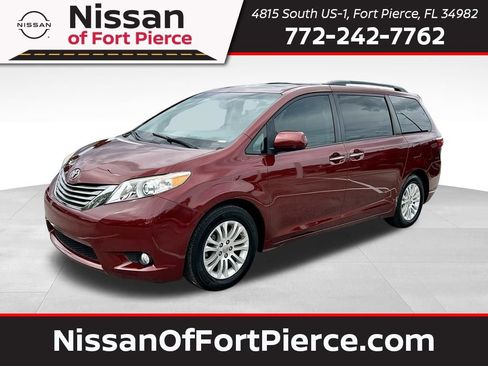 Used 2017 Toyota Sienna XLE w/ XLE Navigation Package image 1