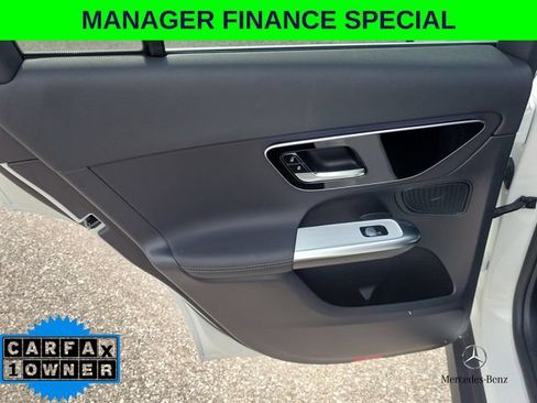 Used 2025 Mercedes-Benz GLC 300 4MATIC image 10