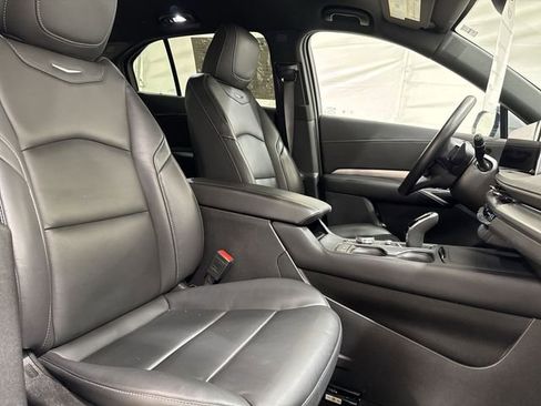 Certified 2025 Cadillac XT4 Premium Luxury image 28