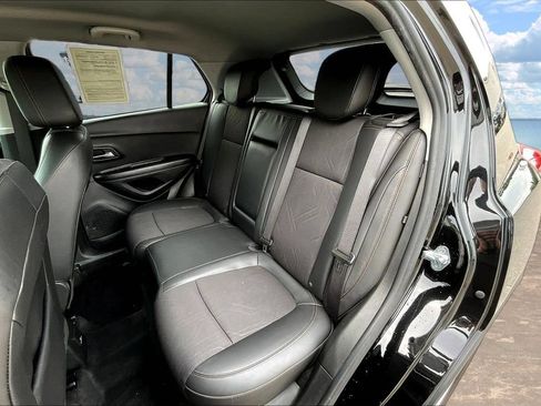 Used 2022 Chevrolet Trax LT w/ LT Convenience Package AWD/4WD image 23