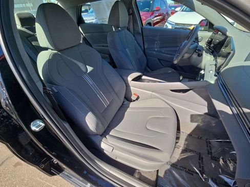 Used 2025 Hyundai Elantra SEL image 17