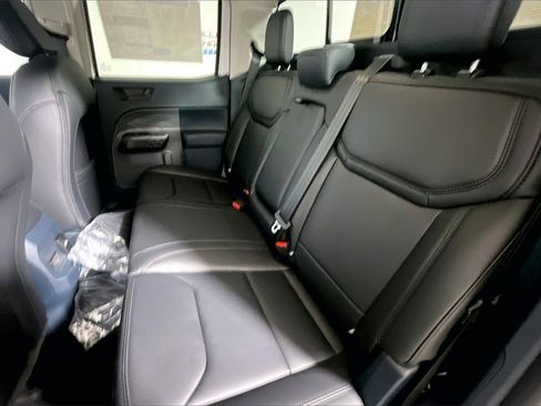 New 2025 Ford Maverick Lariat w/ Black Appearance Package image 10