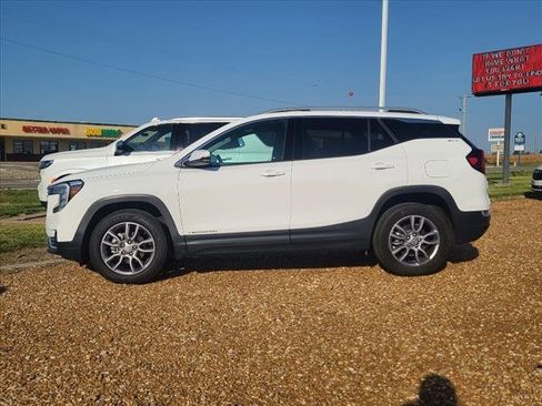 Used 2024 GMC Terrain SLT image 2