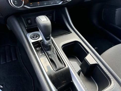Used 2025 Nissan Sentra SV FWD image 40