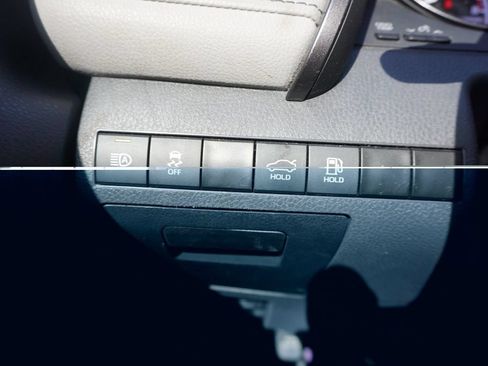 Used 2023 Toyota Camry SE FWD image 5