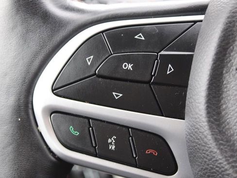 Used 2018 Chrysler Pacifica Touring-L Plus image 36