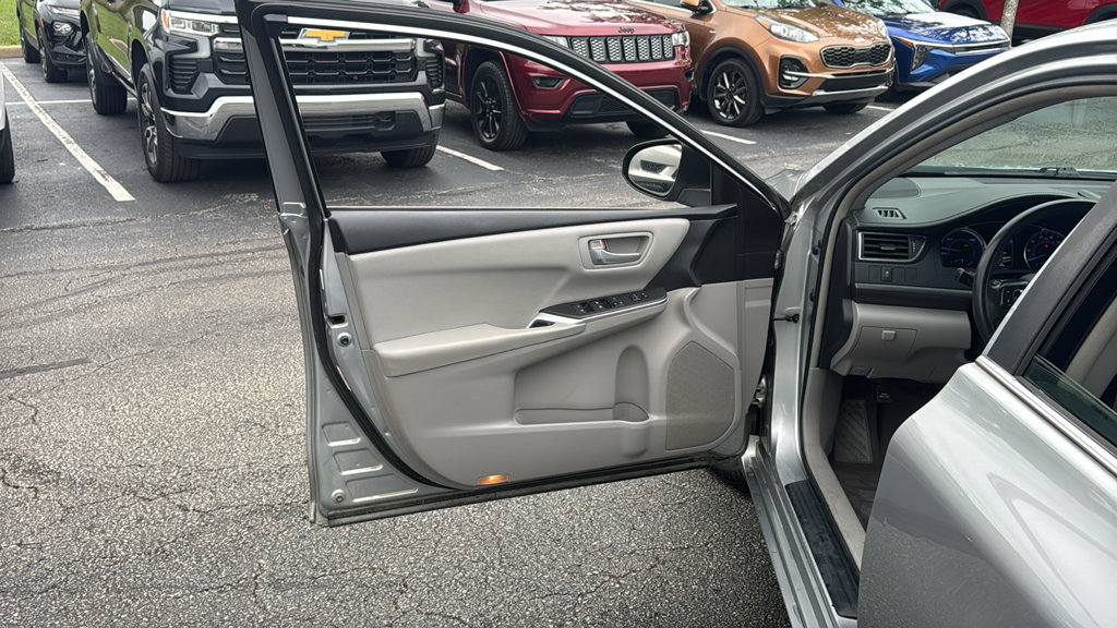 Used 2016 Toyota Camry LE FWD image 15
