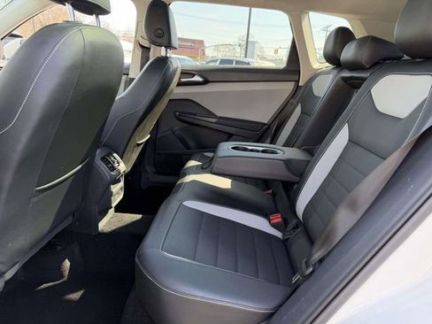 Used 2023 Volkswagen Taos SEL image 12