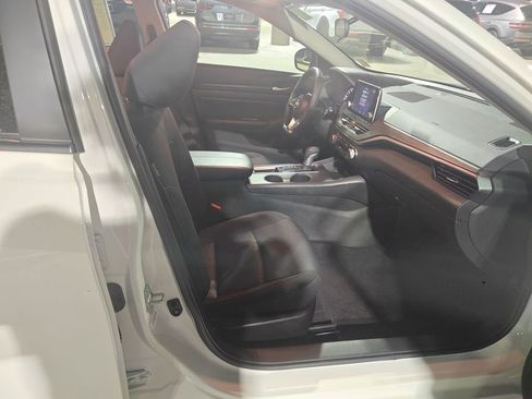 Used 2025 Nissan Altima 2.5 SV image 33